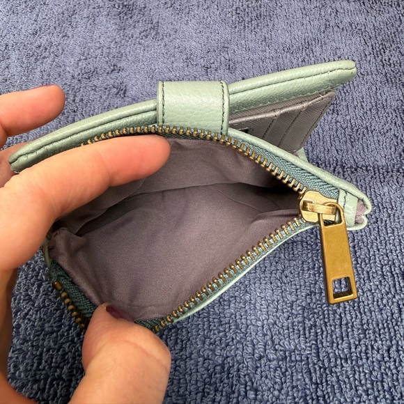 Fossil mint green leather wallet - Picture 4 of 7